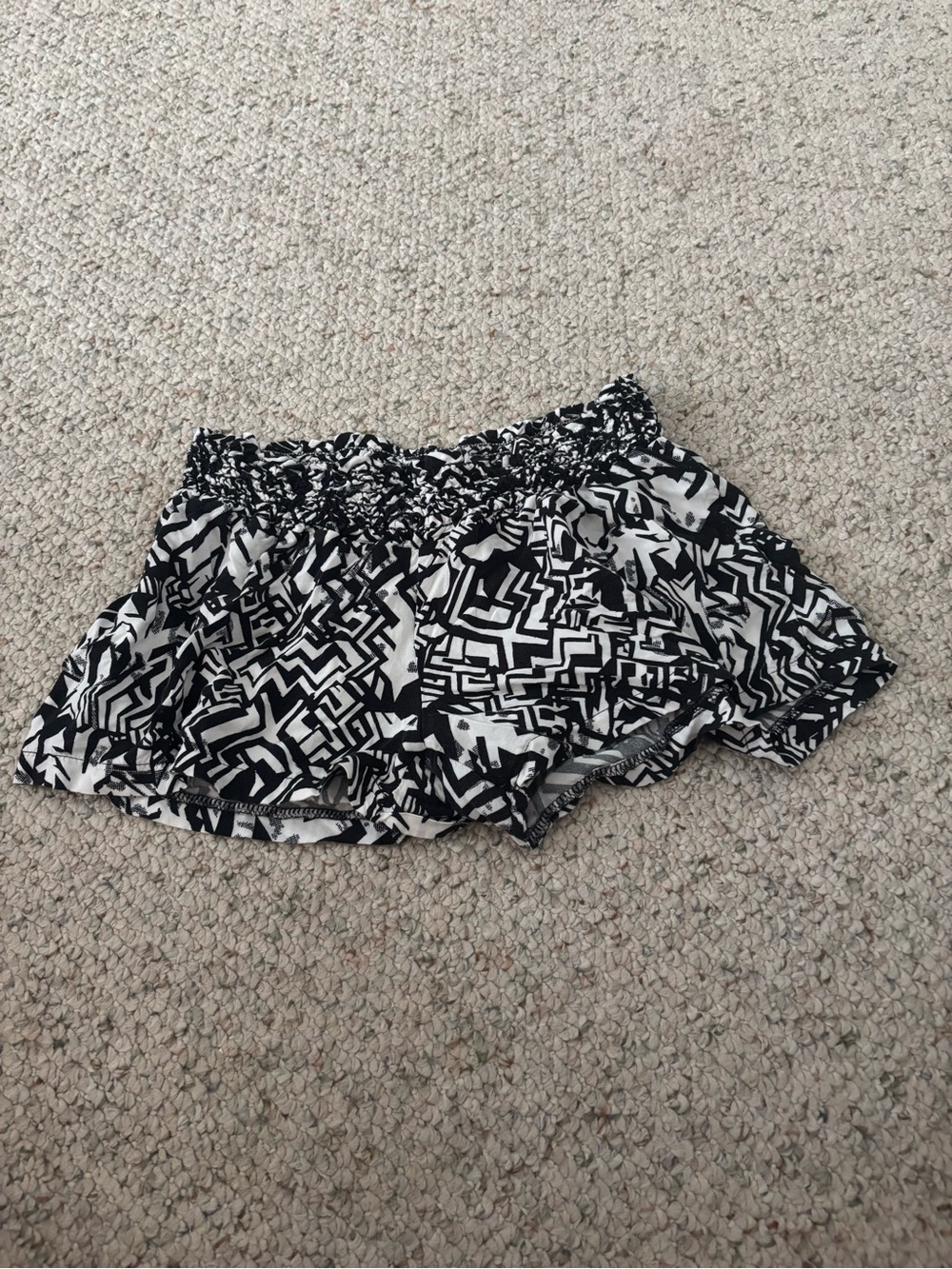 Wet Seal Black and White Geometric Ruffle Shorts